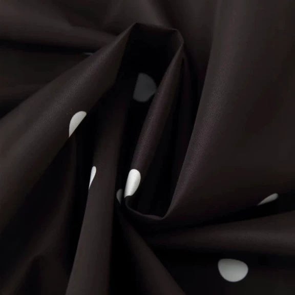 Blouson à pois col montant, détail de la matière