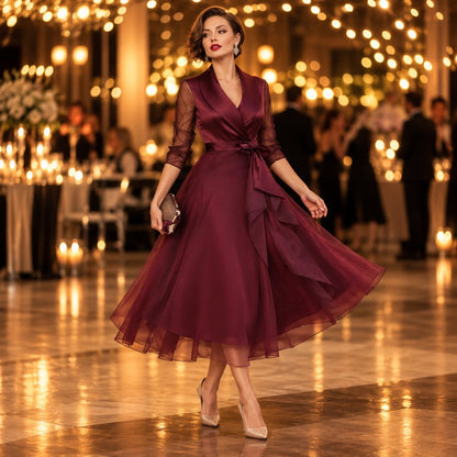 Élégante robe de cocktail bordeaux avec col et ceinture à la taille 2