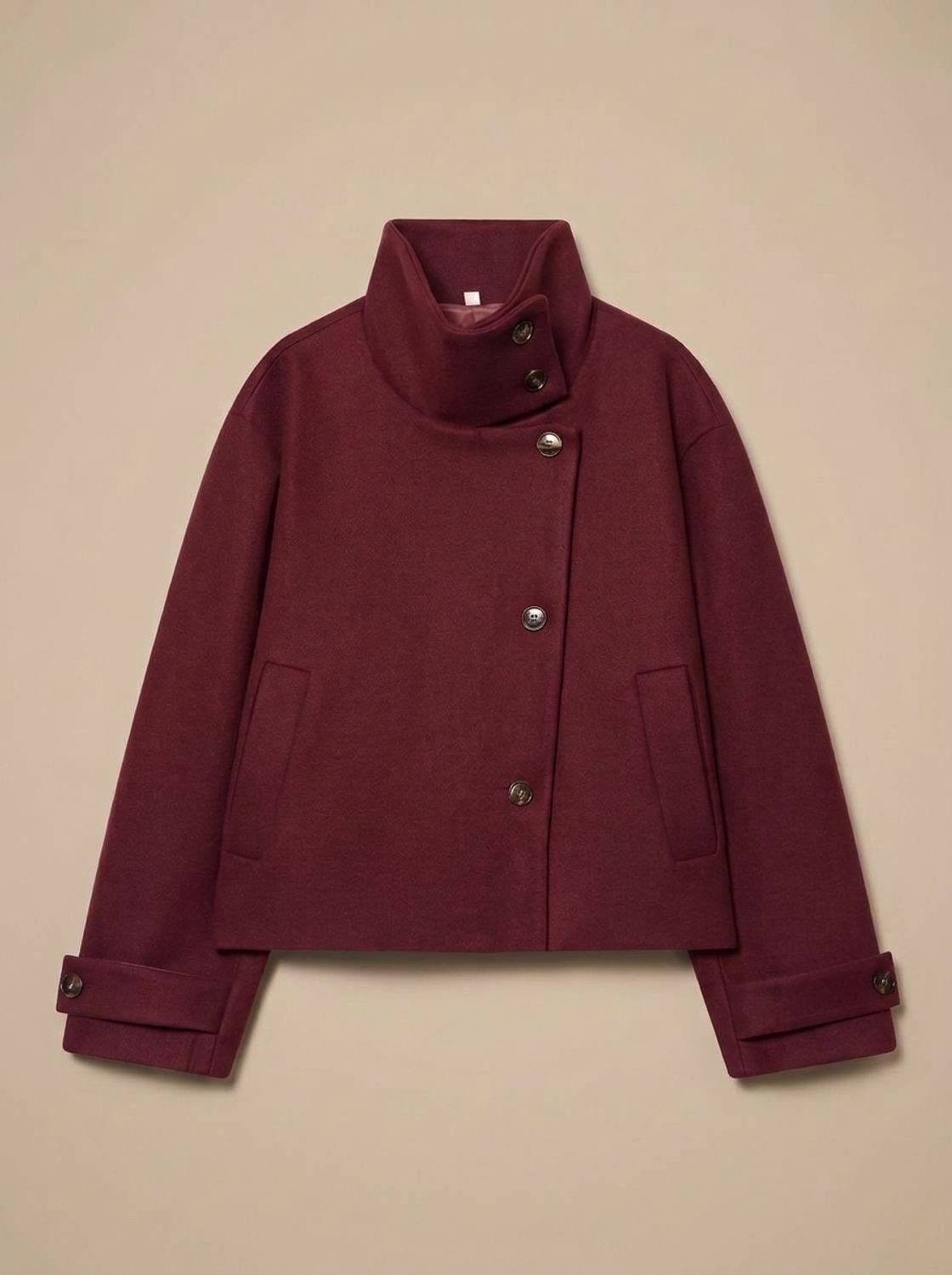 Manteau court femme effet laine avec col montant et boutonnage 4