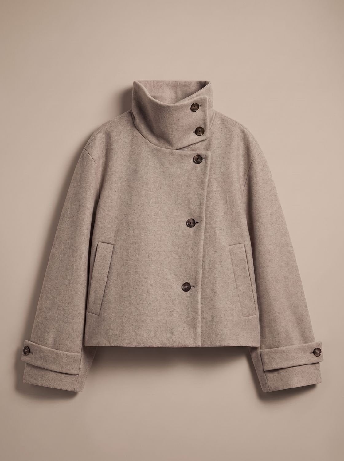 Manteau court femme effet laine avec col montant et boutonnage 3