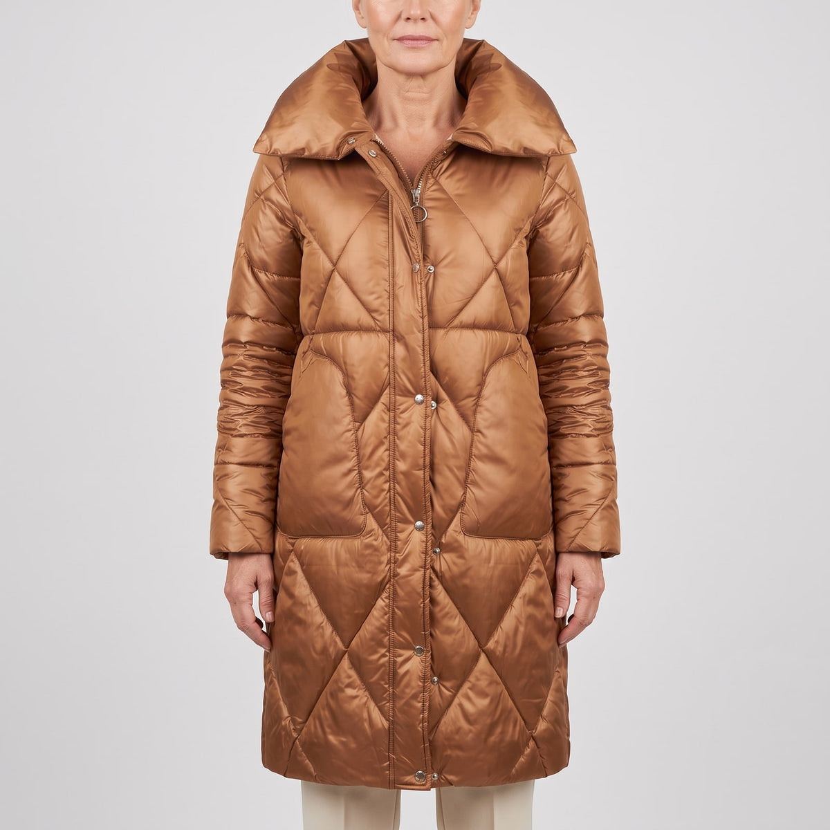 Manteau long matelassé femme cognac porté de face