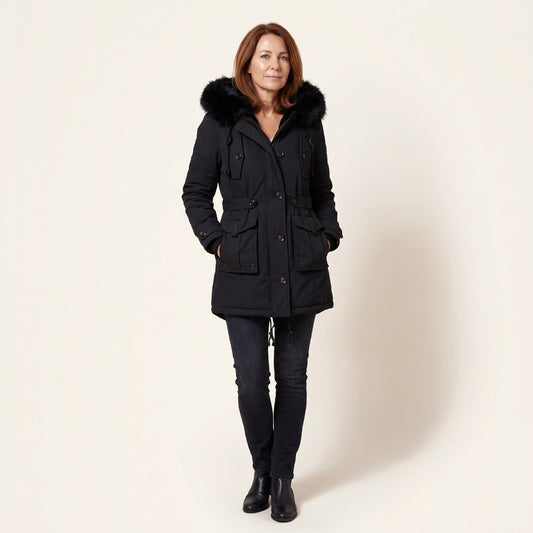 Parka d'hiver à capuche fausse fourrure, coloris noir, portée