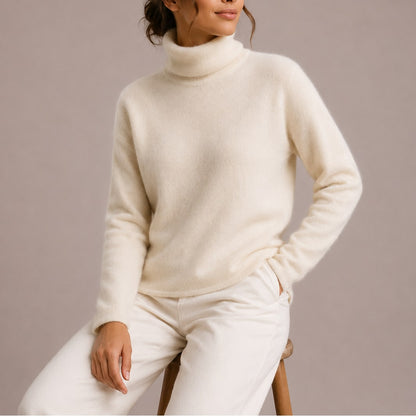 Zoé sous-pull femme col roulé en maille blanc assise