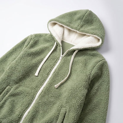 Détail de la capuche et du zip du sweat teddy