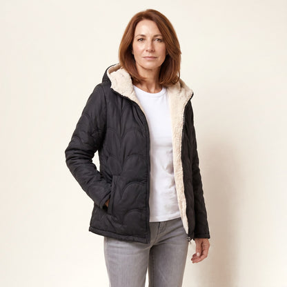 Veste à capuche doublée sherpa, coloris noir, portée