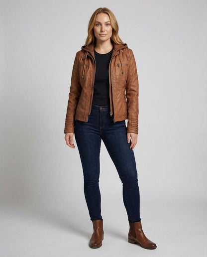 Veste effet cuir à capuche amovible, coloris cognac, vue en pied