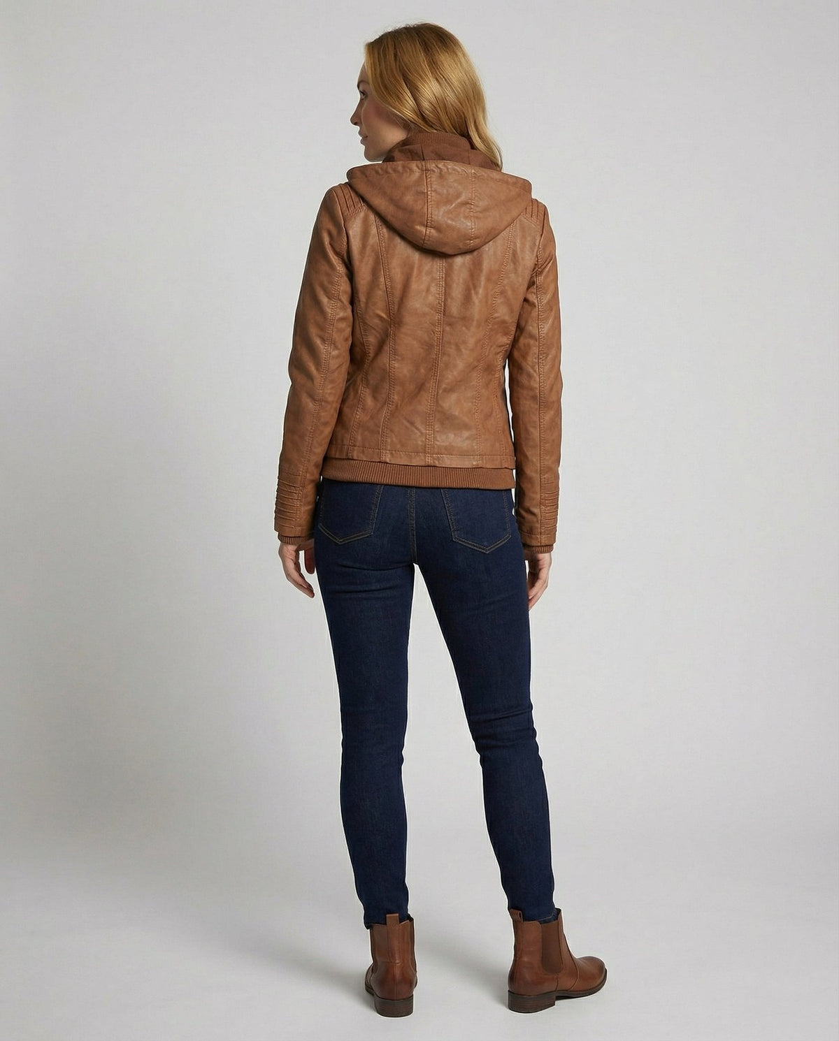 Veste effet cuir à capuche amovible, coloris cognac, vue de dos